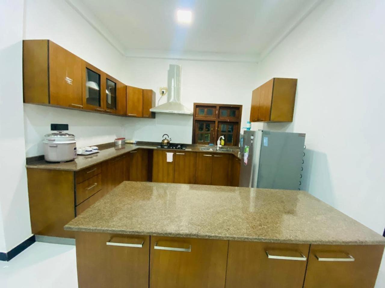 Lalitha Holiday Inn Jaffna Extérieur photo